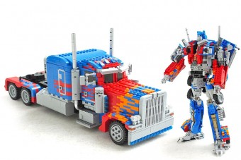 Optimus fővezér LEGO-ból