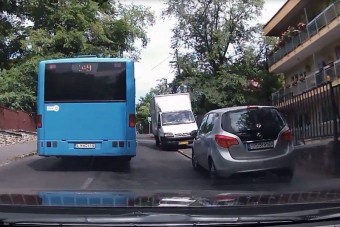 Innen miért nem viszik el a tilosban parkoló autókat?