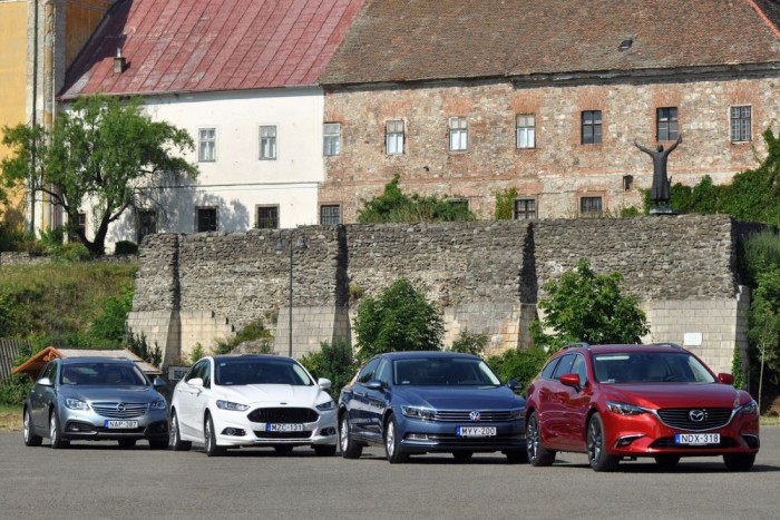 Összehasonlító teszt: melyik a legjobb középkategóriás autó? 11 Egyedül a Mazdához nem rendelhető adaptív lengéscsillapítás. Rugózási kényelemben elmarad a konkurensektől
