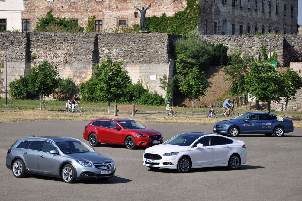 Vegyes fogyasztásban bő fél liter a különbség a négy autó között. A Mondeo és az Insignia 7, a könnyebb Mazda6 és a Passat 6-6,5 litert fogyaszt