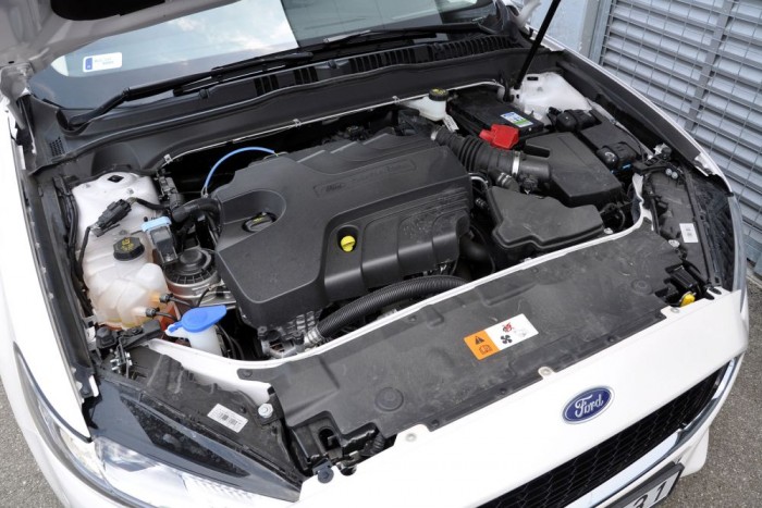 Összehasonlító teszt: melyik a legjobb középkategóriás autó? 8 Erős, finoman jár és jól fogyaszt a Mondeo dízelmotorja. 400 Nm és 180 lóerő jól leplezi az autó túlsúlyát