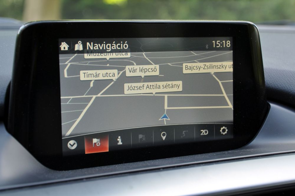A modellfrissítéssel a Mazda átállt az NNG navigációjára. Jót tett az autónak