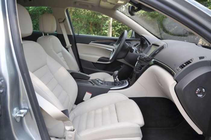 Üléshelyzetben és üléskényelemben az Opel feláras ülései a legmeggyőzőbbek