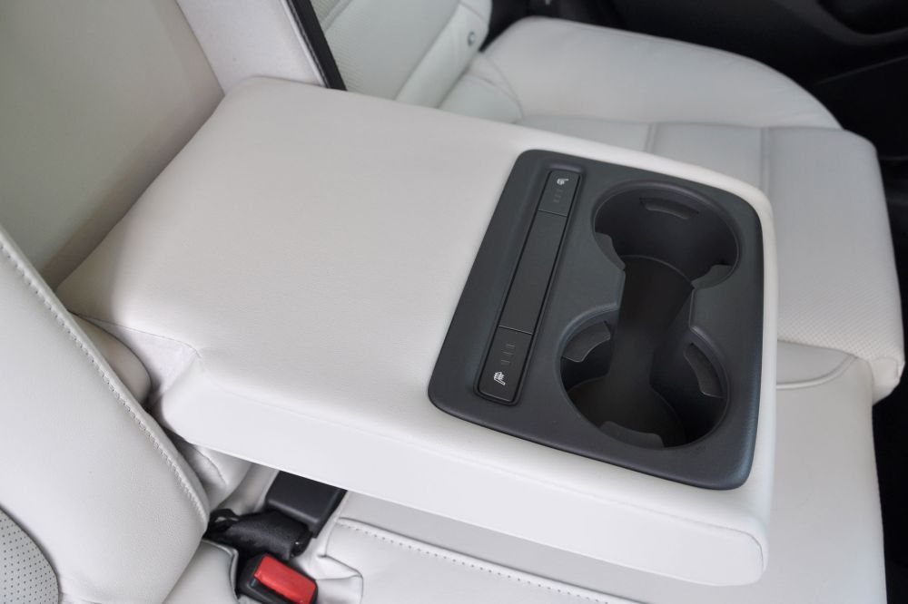 A Mazda a kartámaszban helyezte el a hátsó ülésfűtés kapcsolóit