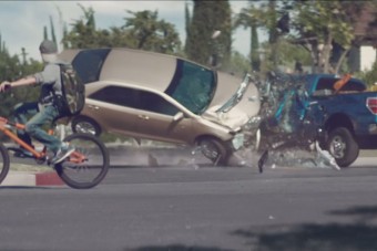 Vezetés közben nyomkodod a telefont? Ez majd leszoktat!