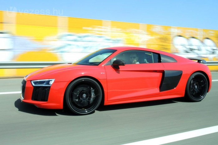Nem volt még ilyen gyors utcai Audi, az R8 V10 Plus végsebessége 330 kilométer/óra