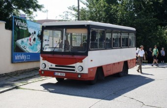 Eladó a sörhűtővel és sörcsappal ellátott Ikarus