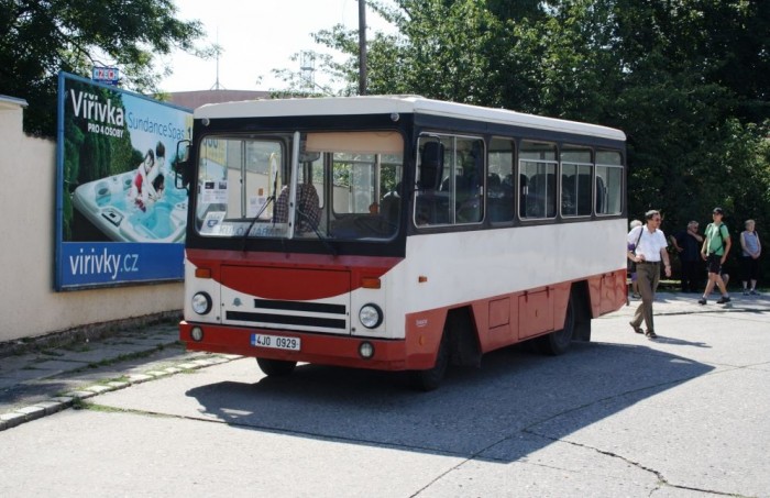 Eladó a sörhűtővel és sörcsappal ellátott Ikarus
