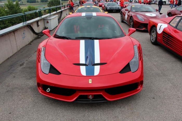 Ferrari 458 Speciale - Az egyik legerősebb, és lehet, hogy az utolsó szívómotoros (kis) Ferrari. 4,5 literes motorja a mezei alapmodell 570 lóereje helyett 605 LE-re képes; a mindössze 1290 kg tömegű autó 3,0 másodperc alatt gyorsul százra, 200 km/óráig 9,1 másodpercig tart a sprint.