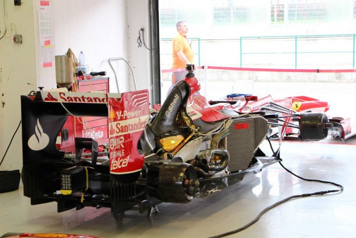 A Ferrari nem kötelez rá, de az F1-es autók tulajdonosainak legjob Maranellóban tárolni a féltet versenygépet. Itt a szerelőgárda megfelelő gondját viseli, és természetesen csak gyári (mivel mással?) alkatrészekkel végzik a javítást.