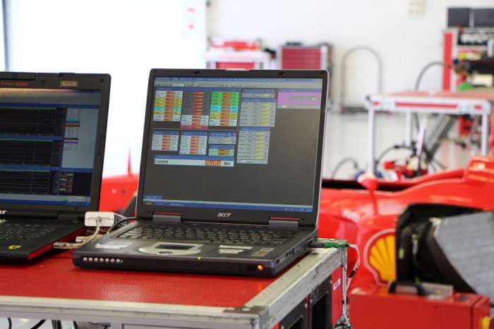 Korabeli autókhoz korabeli laptopok járnak.