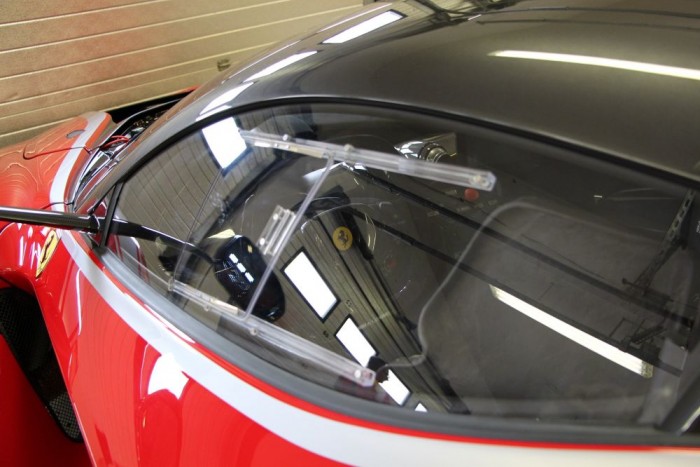 Egymilliárdba kerül, mégis mind a negyvenet elkapkodták. Úgy tűnik minél drágább, ritkább egy Ferrari, annál hamarabb talál gazdára. 