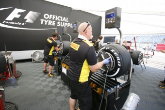 F1: A Lotus késve fizetett, majdnem a garázsban maradt