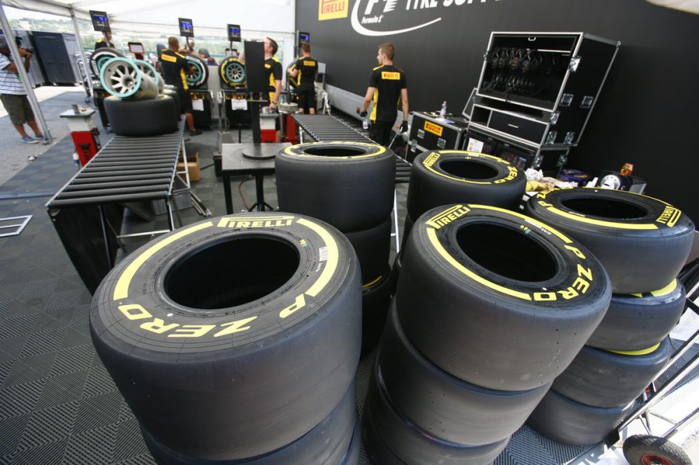 F1: A Lotus késve fizetett, majdnem a garázsban maradt 5