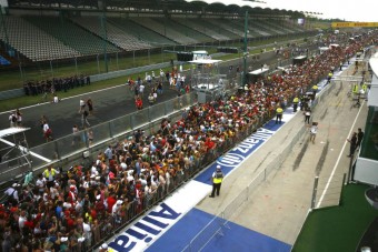 F1: Izzadtak a pilóták, áztak a szurkolók - képek a Hungaroringről