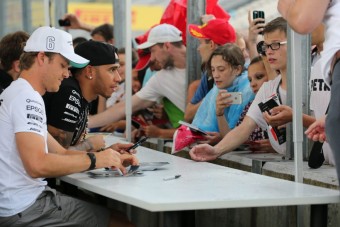 F1: Hamilton megint visszaszólt Rosbergnek