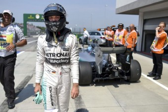 F1: Rosberg lerobbant, de élen a Merci