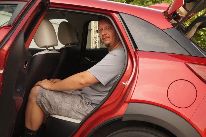 181 centi, 100 kiló így fér el maga mögött: kisautós a hely, vagyis inkább Corsa, mint Astra