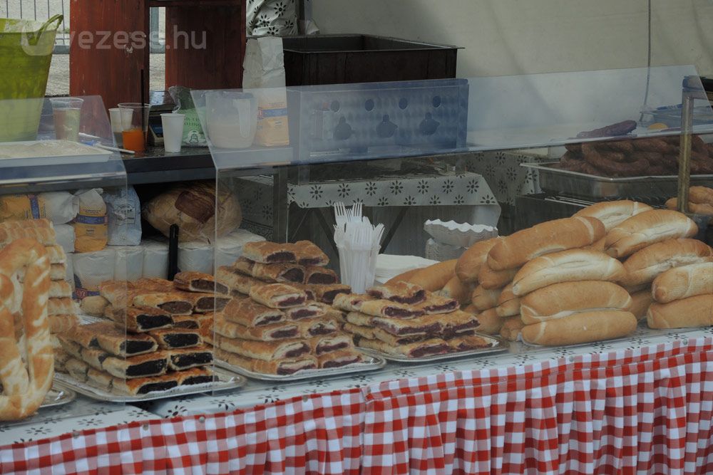 Fasza lángos és drága holmik a Hungaroringen 25