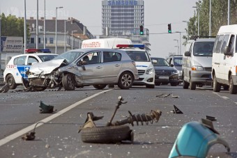 Négy autó és busz ütközött a Váci úton