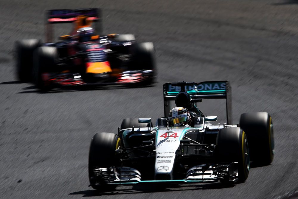 F1: A Mercedesnél félnek a rajtoktól 77