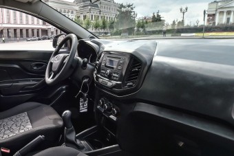 Képen az új Lada utastere