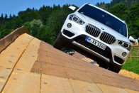 Végre igazi BMW az X1 43