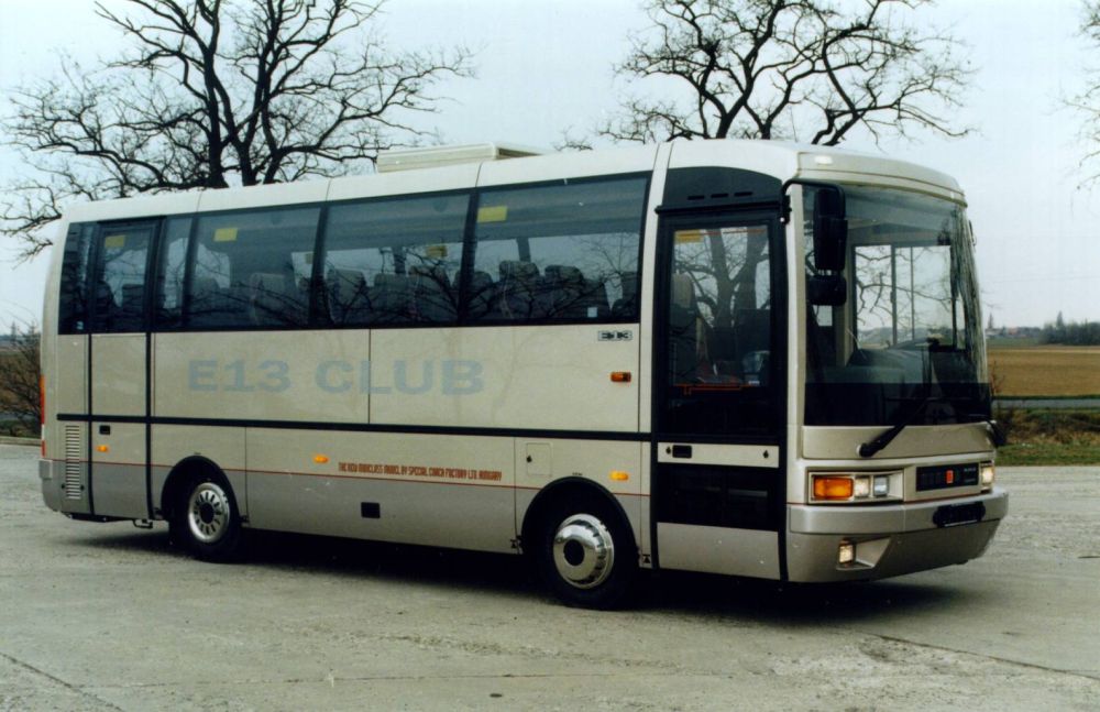 Az Ikarus EAG E13-as Rába futóművekkel, Csepel kormányművel és Mercedes vagy MAN-motorokkal készült.