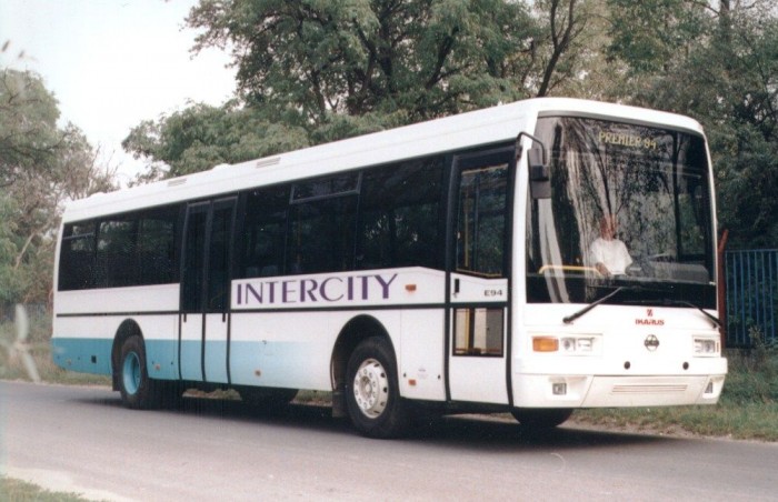 Akinek az Ikarus volt a bölcsője és a sírja is egyben 10 Az Ikarus EAG E94-est 1994-ben mutatta be a cég. A bemutatókocsival ellentétben később ezen modellek többsége kétszárnyú első ajtóval készült.