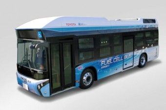 Vizet pöfög a japán busz