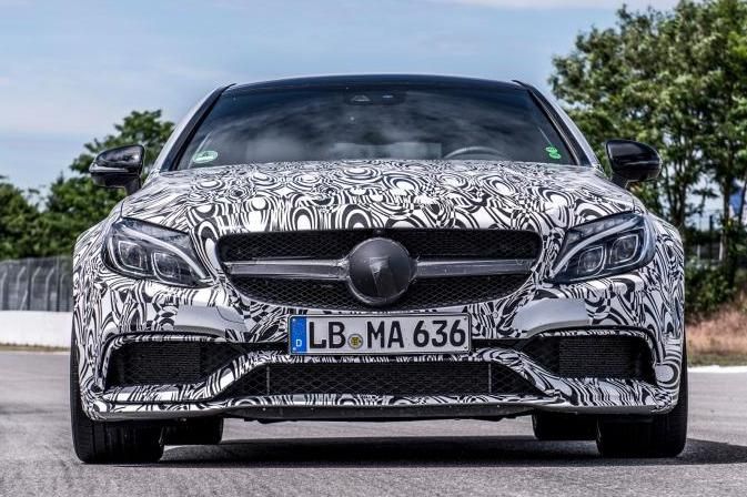 Megérkezett a BMW M4-gyilkos Mercedes 5