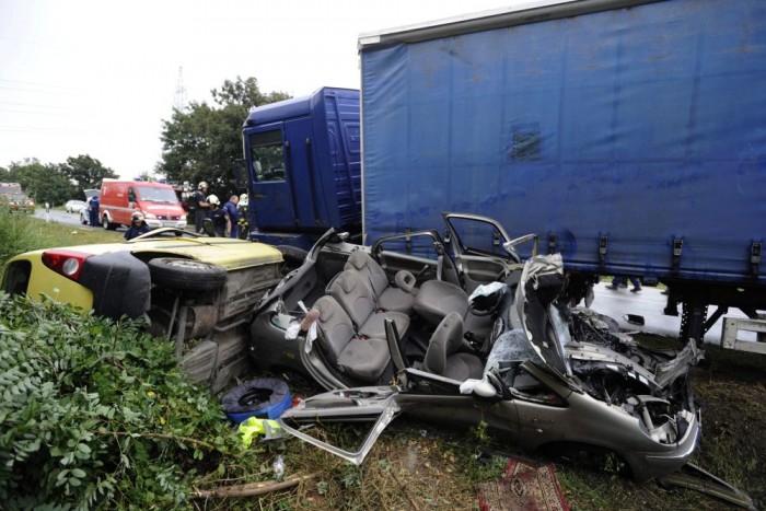 Durva tömegbaleset, útzár és sok sérült Dunavarsánynál 6 | Vezess Durva tömegbaleset, útzár és sok sérült Dunavarsánynál 6
