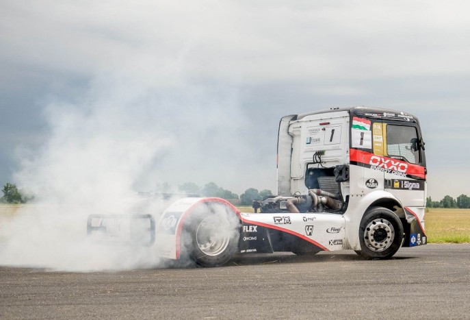 Vajna Tímea lesz az első női kamionversenyző? 8