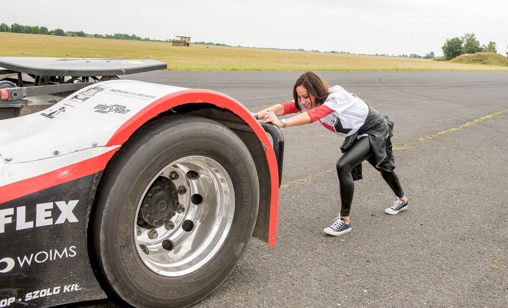 Vajna Tímea lesz az első női kamionversenyző? 9