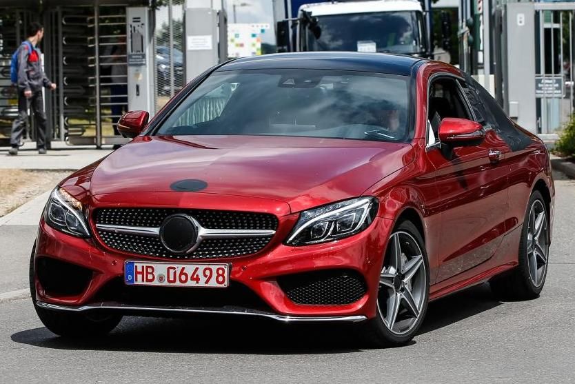 Szinte álca nélkül virít a Mercedes C-kupé 4