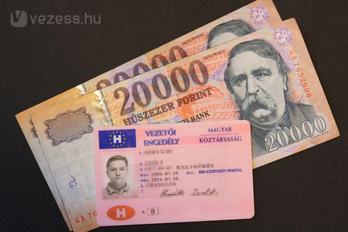 Elítélték a szekszárdi jogosítvány-maffia csalóit 2 Mivel a jogosítványt elvileg könnyebb előállítani, mint at útlevelet, remélhetőleg nem kerül majd ahhoz hasonlóan 40 ezer forintba, ha 24 óra alatt szeretnénk egyet