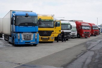 Rászállnak a külföldi kamionsofőrökre