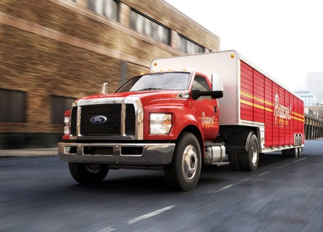 Mindkét változathoz, így az F-650-es és az F-750-eshez is automataváltót kínál a Ford 