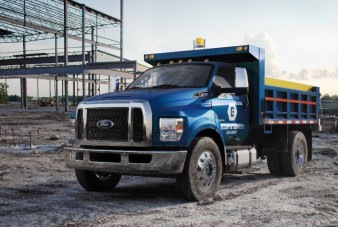 Már gyártják a Ford brutális teherautóit