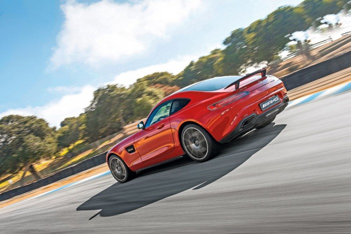 Az új mérce: Mercedes AMG GT S 3 Másodpercenként egy liter olaj préselődik át magas fordulatszámú terhelésnél a feltöltős, M178 jelű V8-as vezetékein