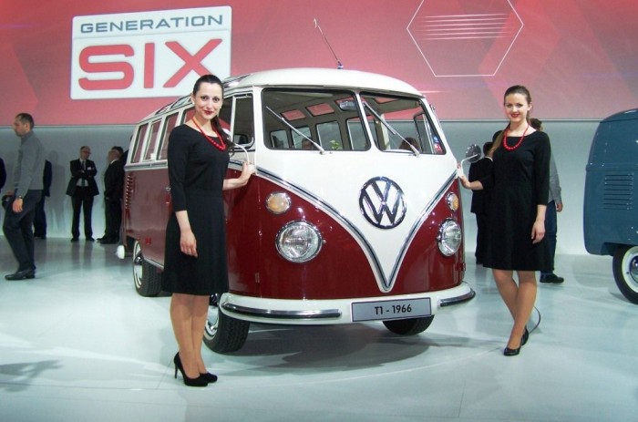 Kelendő a VW Transporter 6 | Vezess A hatodik generációs Transporter a legendás elődök előtt tiszteleg. Talán nem túlzás azt állítani, hogy még mindig a T1-es bír a legnagyobb kultusszal