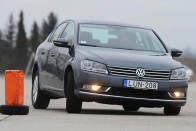 9-10. Volkswagen Passat B7, 2011, 115 db. Darabra ugyanannyi érkezett a nagy ráncfelvarrás utáni Passatból, mint a 2003-as 3-asokból