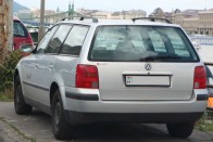 1. Volkswagen Passat 1998, 180. Árad be használtan az olcsó dízel. Nem véletlenül látni igen sok átdolgozás előtti Passat TDI-t N-es rendszámmal. A német állam dörzsölheti a kezét: ezeket az autókat sem nekik kell EU-előírások szerint ártalmatlanítani