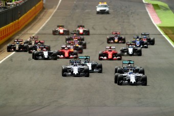 Egy teljes évet csúszhat az F1 reformja