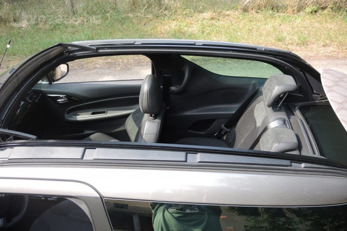 16 másodperc alatt alakul át a kocsi