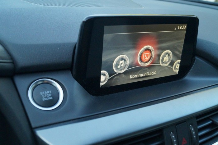Mazda 6: olyan szép, hogy a többi mindegy is 21 | Vezess Csúnya a kijelző képe, néhány funkció nem működött: itt azért lenne mit javítania a Mazdának