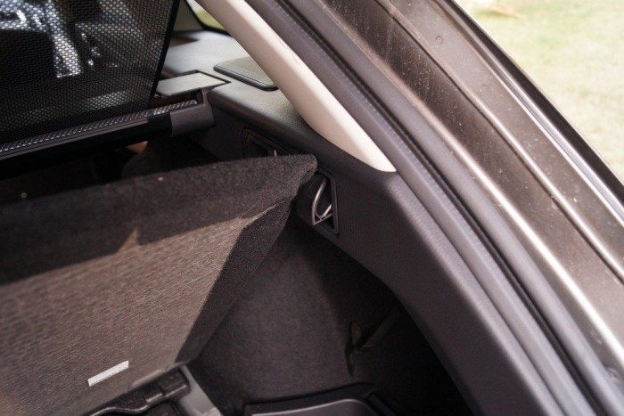 Mazda 6: olyan szép, hogy a többi mindegy is 14 | Vezess Ilyet csak a japánok tudnak: a felhajtott raktérpadlót a kihajtható szatyorakasztó kampó rögzíti