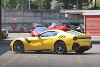 Álca nélkül csípték el a Ferrari F12 új csúcsmodelljét