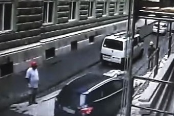 Behajtani tilosban próbált gyalogost tiporni a nap autós tahója