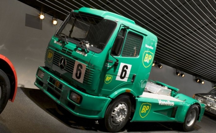 A Mercedes 1450-es az egyik legsikeresebb versenykamion volt a '90-esek évek elején. 